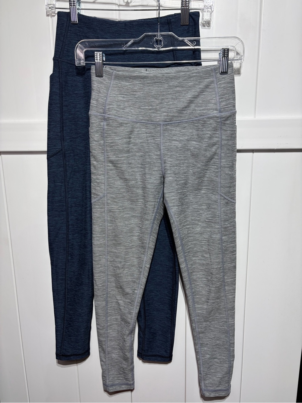 Bundle (2) Victoria Secret blue/grey leggings